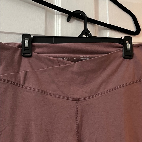 Old Navy PowerChill Mauve Leggings - Picture 3 of 4